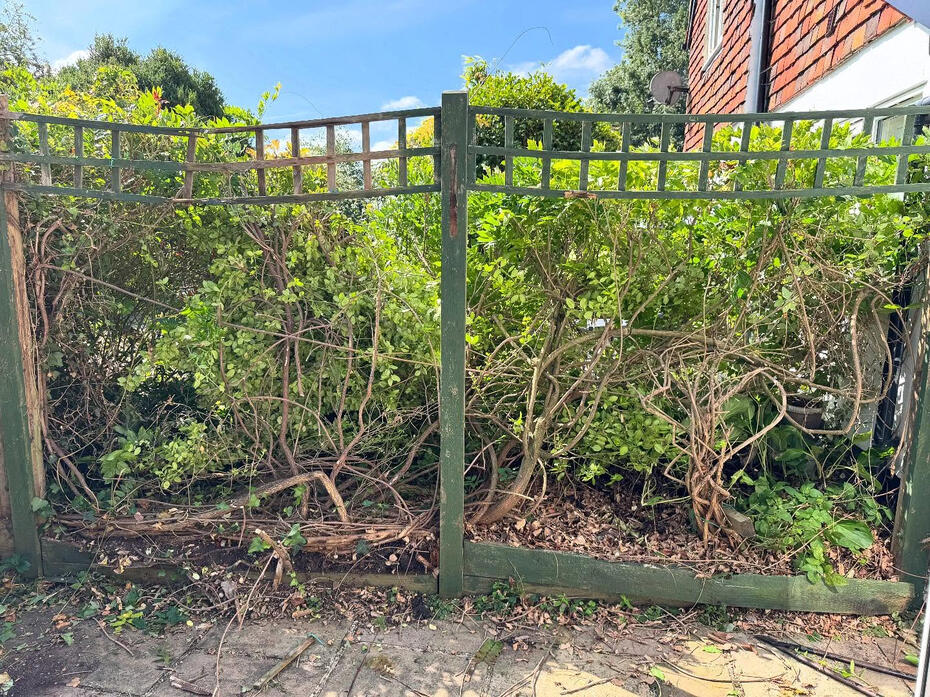 Fences + posts + gravel boards supplied and fitted (During)