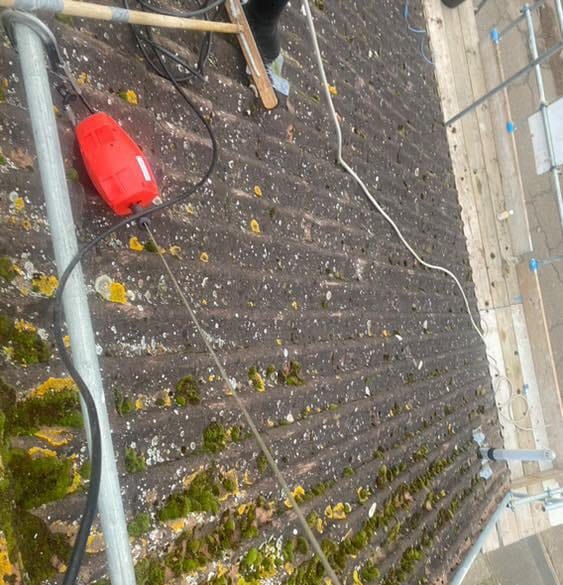 Roof pressure clean (Before)